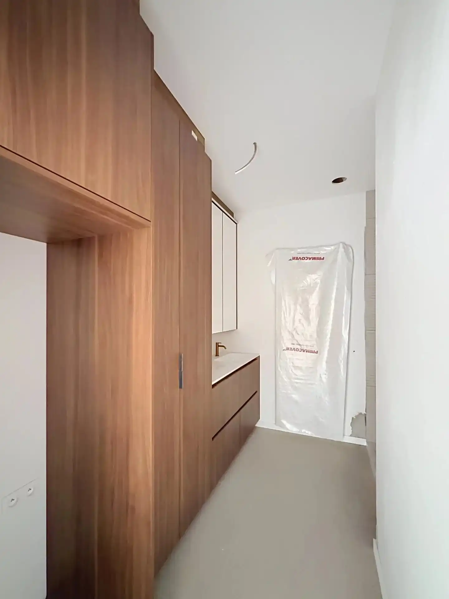 Luxueus en modern afgewerkt gelijkvloers appartement met tuin en 1 slaapkamer. foto 13