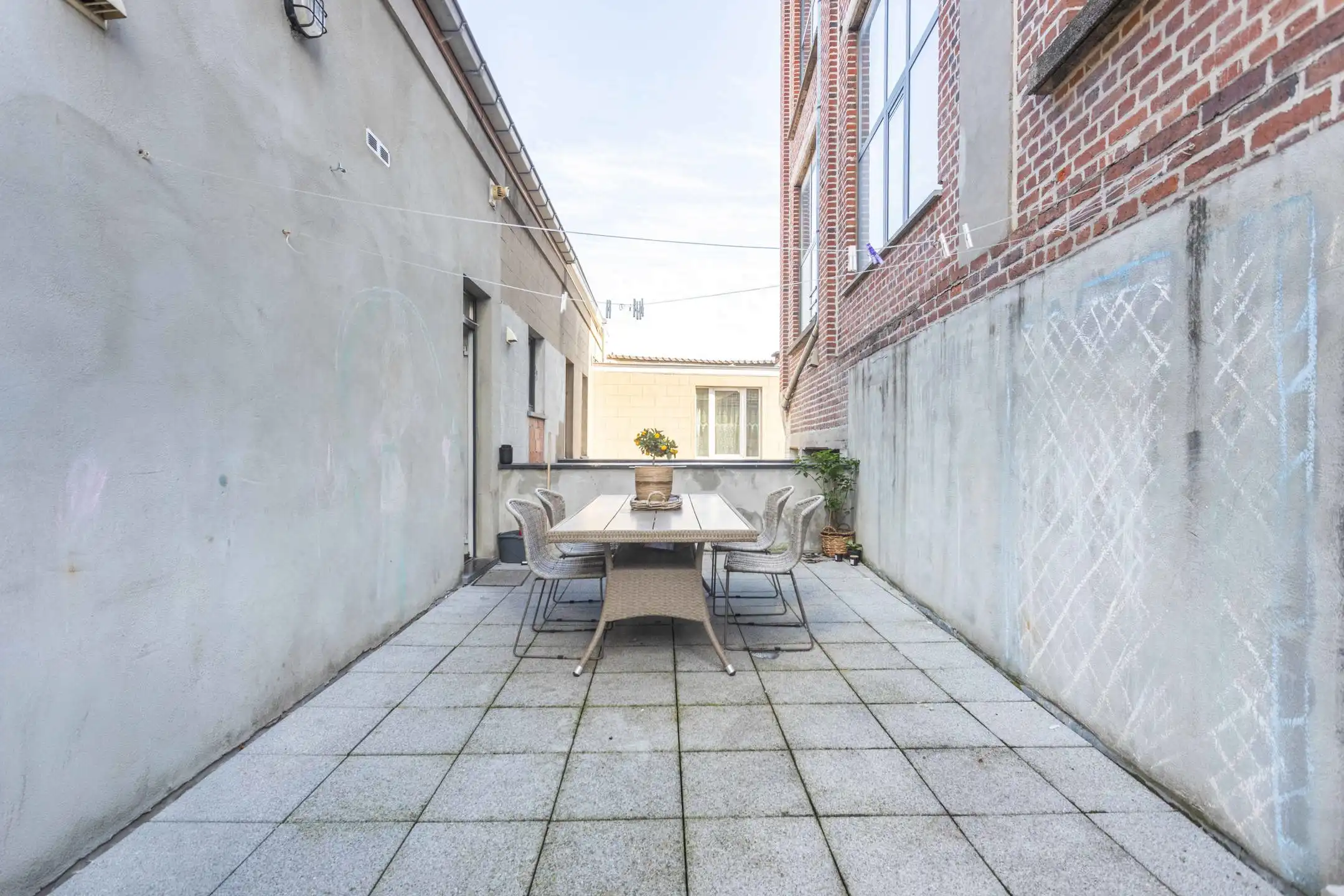 Ruim, instapklaar appartement met terras nabij het centrum! foto 7