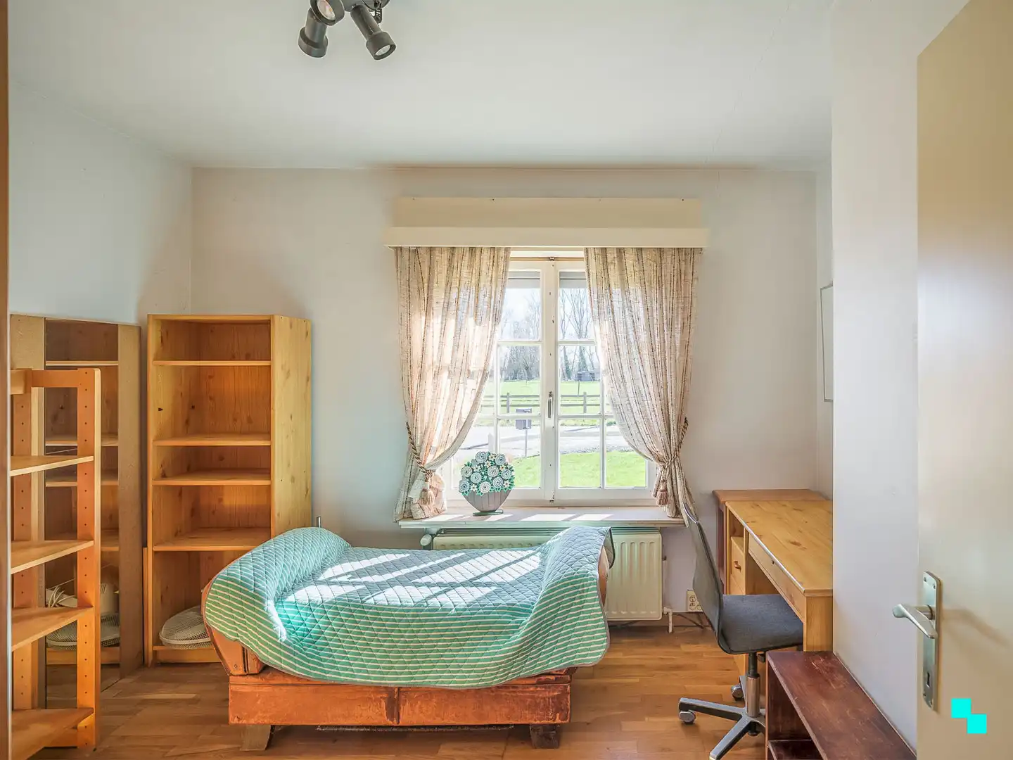 Charmante bungalow in het groene Oosterzele foto 19