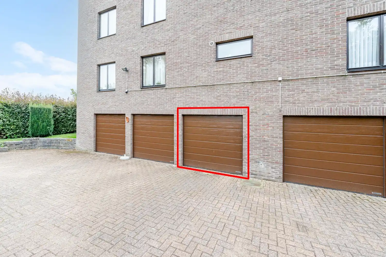 Appartement met 2 slaapkamers, garage, terras en kelder op centrale ligging foto 19