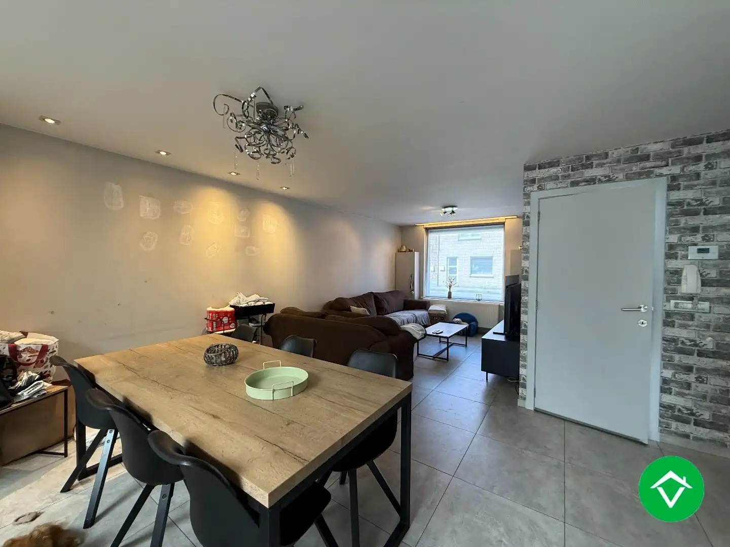 Instapklare woning met drie slaapkamers, tuin met uitweg, zolderkamer te Roeselare foto 5