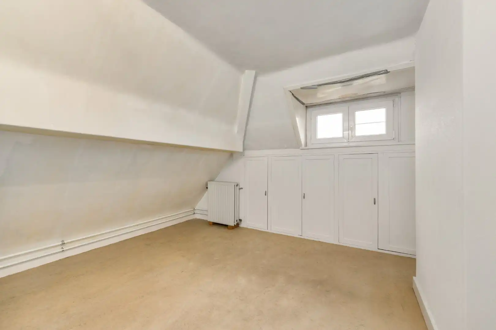 Karaktervolle halfopen woning op een strategische ligging te Assebroek. foto 17