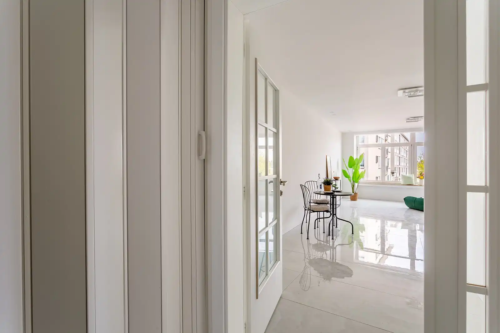 Recent gerenoveerd app. met 2 slpks en 2 terrassen foto 15