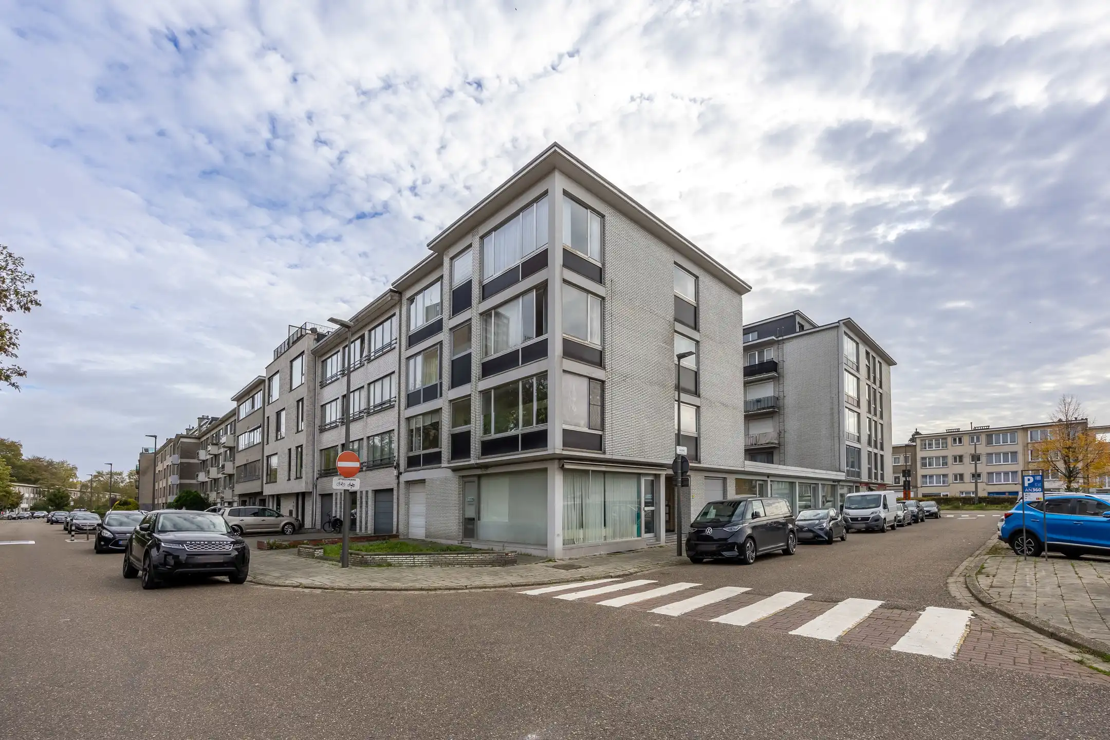 Hoekappartement met 1 slaapkamer en terras foto {{pictureIndex}}