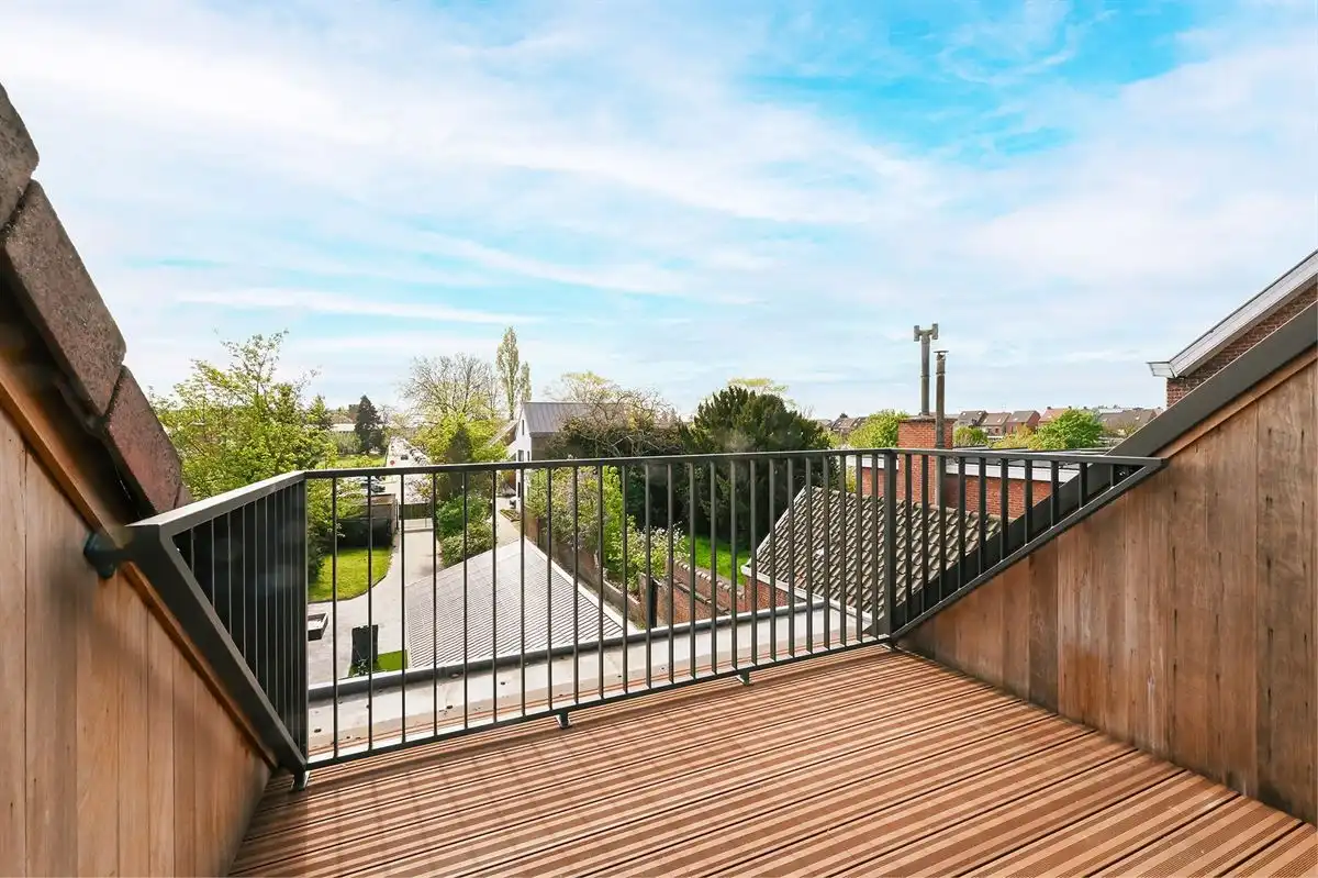 Uniek dakkappartement met zeer grote garage foto 7