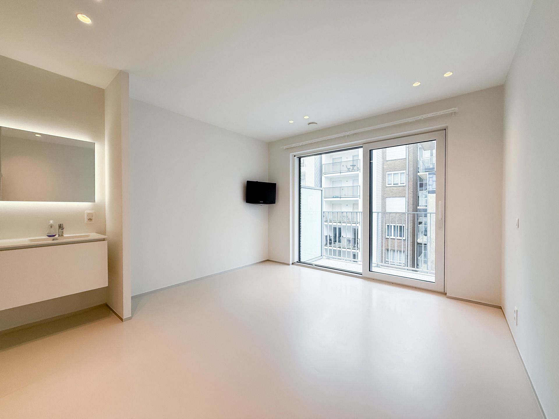 Stijlvol en lichtrijk appartement op toplocatie in het Zoute foto 9