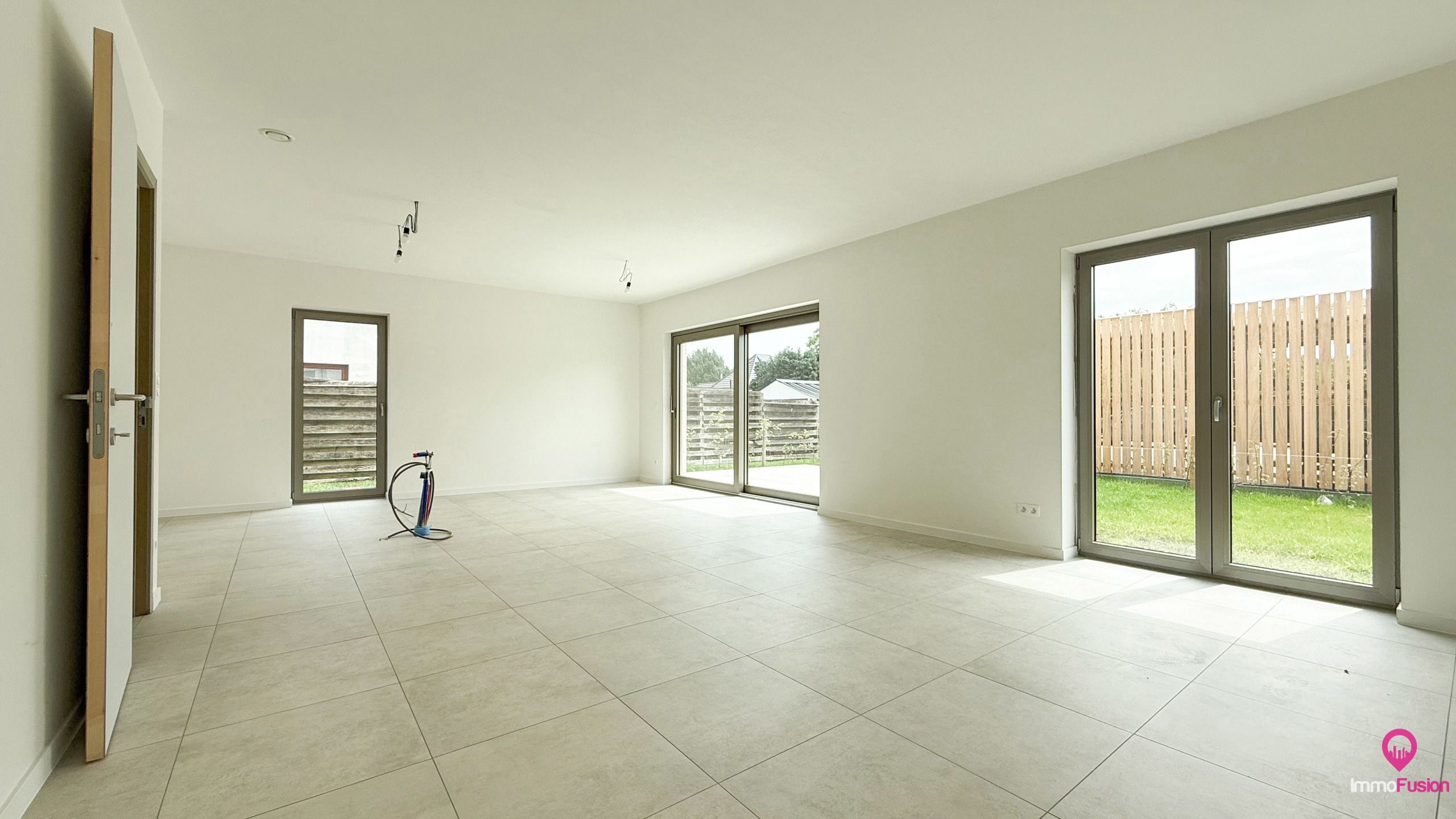 Gelijkvloers appartement met 3 slaapkamers en met een tuin! foto 2