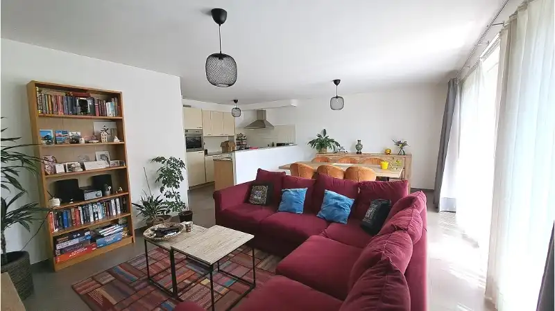 lichtrijk 2-slaapkamerappartement met TERRAS + AUTOSTANDPLAATS te huur in Torhout foto 2