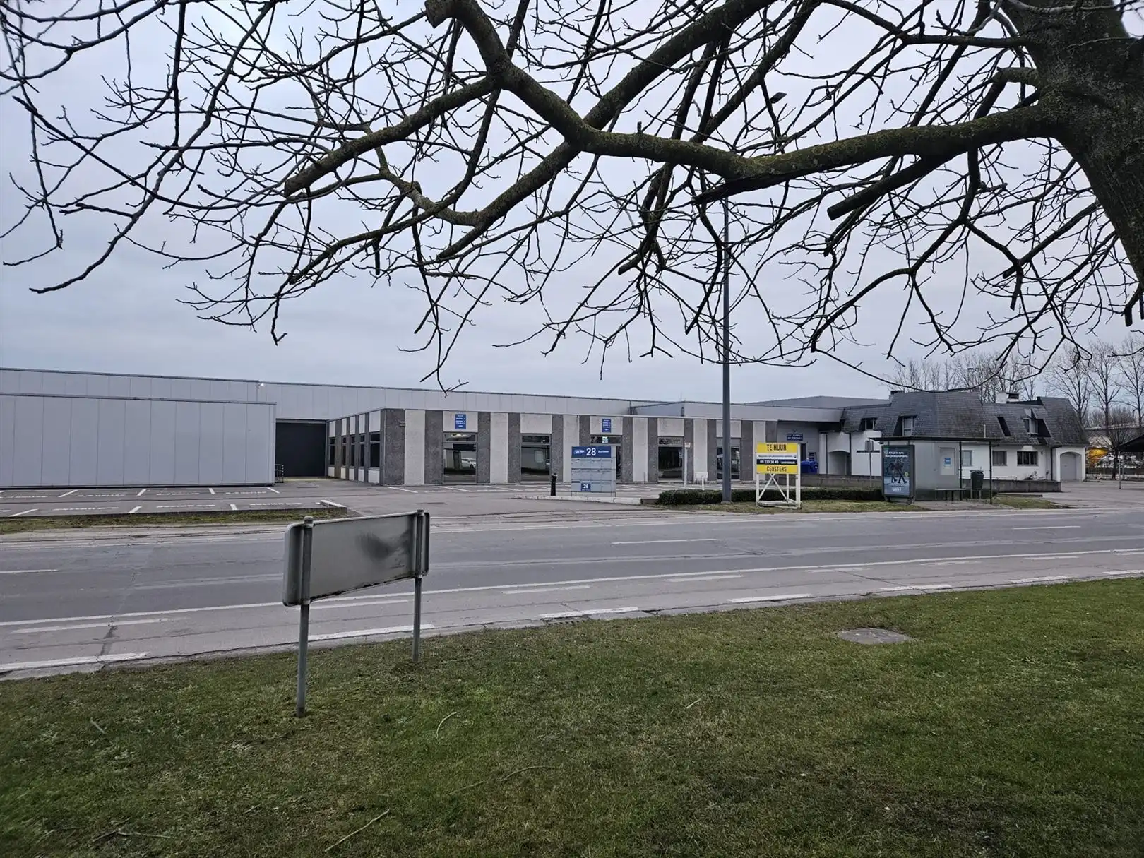 Magazijn op toplocatie I.Z. Aalst Zuid foto {{pictureIndex}}