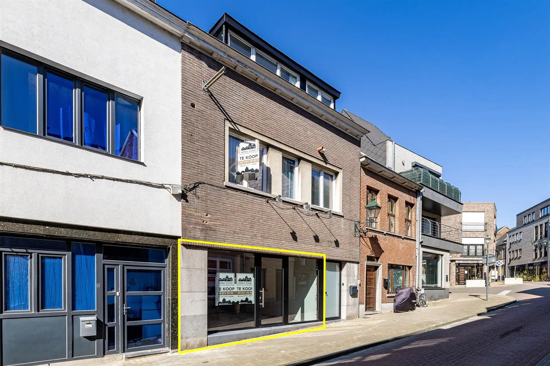 Handelspand op topligging in centrum Wetteren foto {{pictureIndex}}