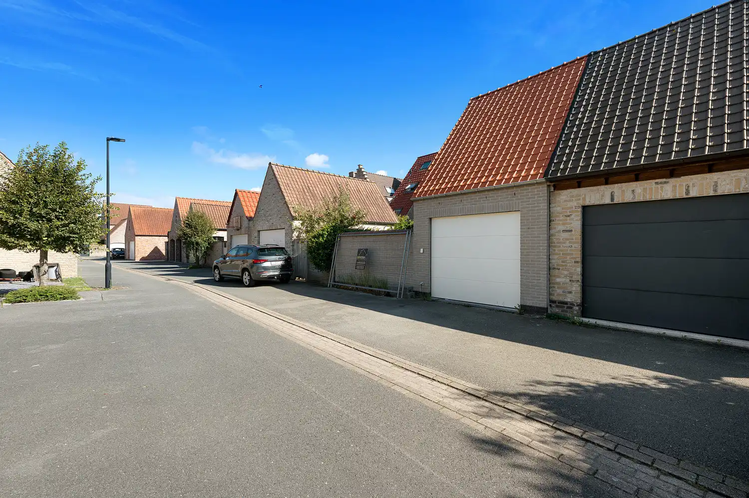 Ruime gezinswoning met 3 slaapkamers, garage  en tuin foto 10