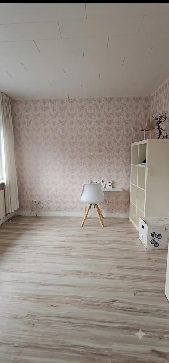 Gerenoveerde woning met riante leefkeuken, 3 slaapkamers, garage en gezellige tuin in rustige buurt foto 9