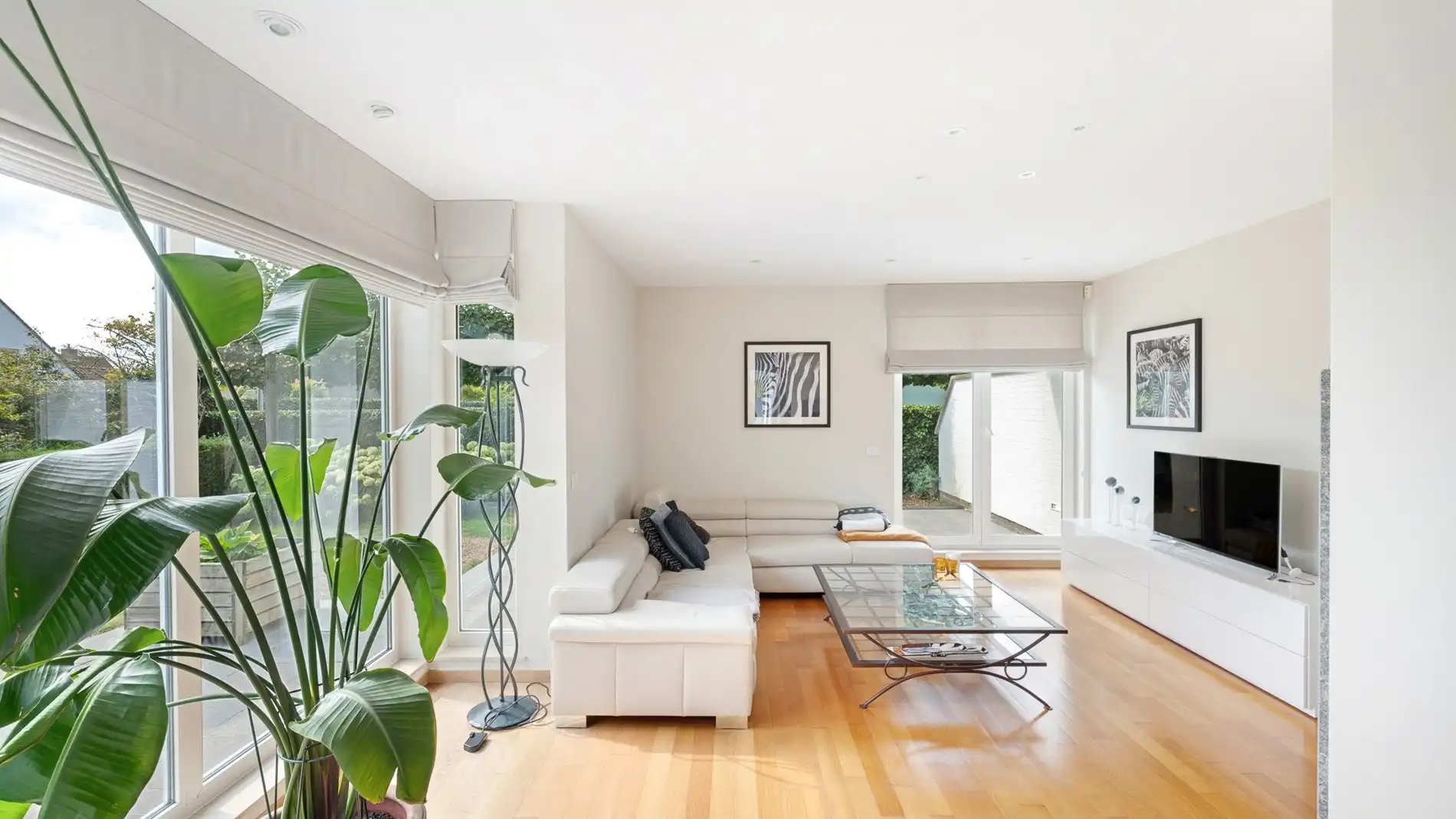 Rustig gelegen villa met open zichten op 1362 m² grond foto 13
