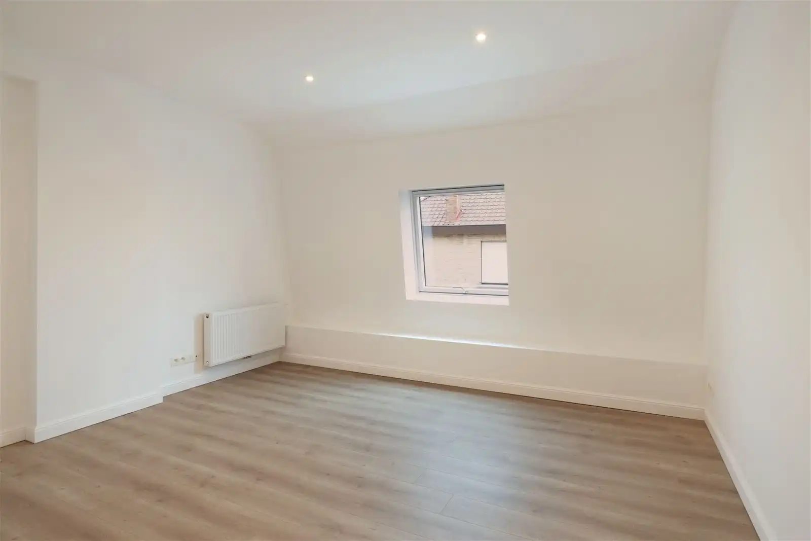 Gerenoveerde woning nabij het centrum van Zottegem! foto 15