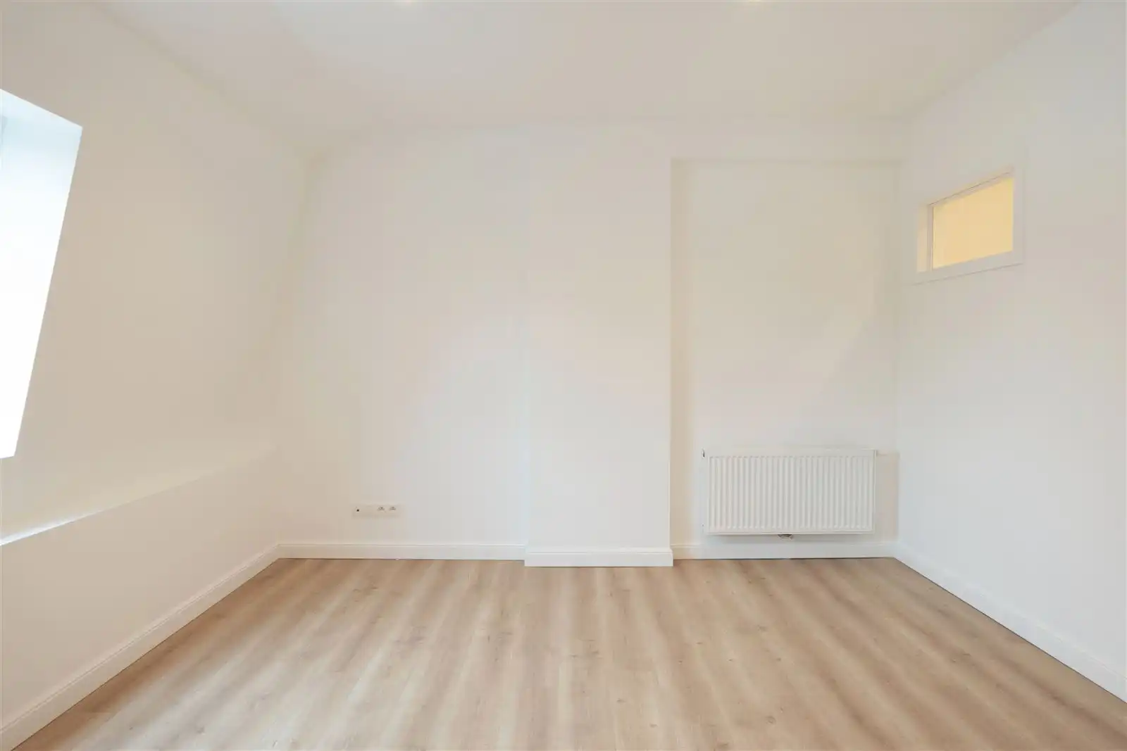 Gerenoveerde woning nabij het centrum van Zottegem! foto 15