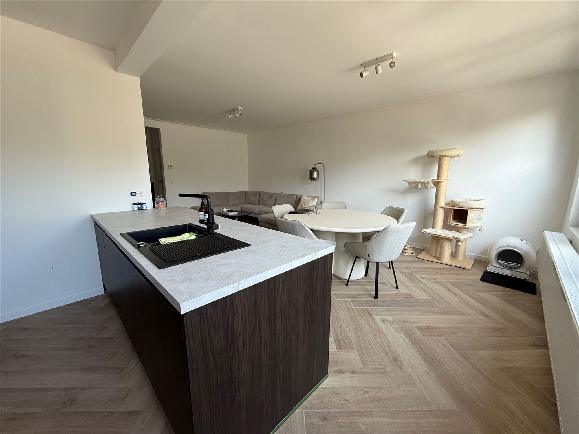 Gerenoveerd 2 slaapkamer app + terras foto 2