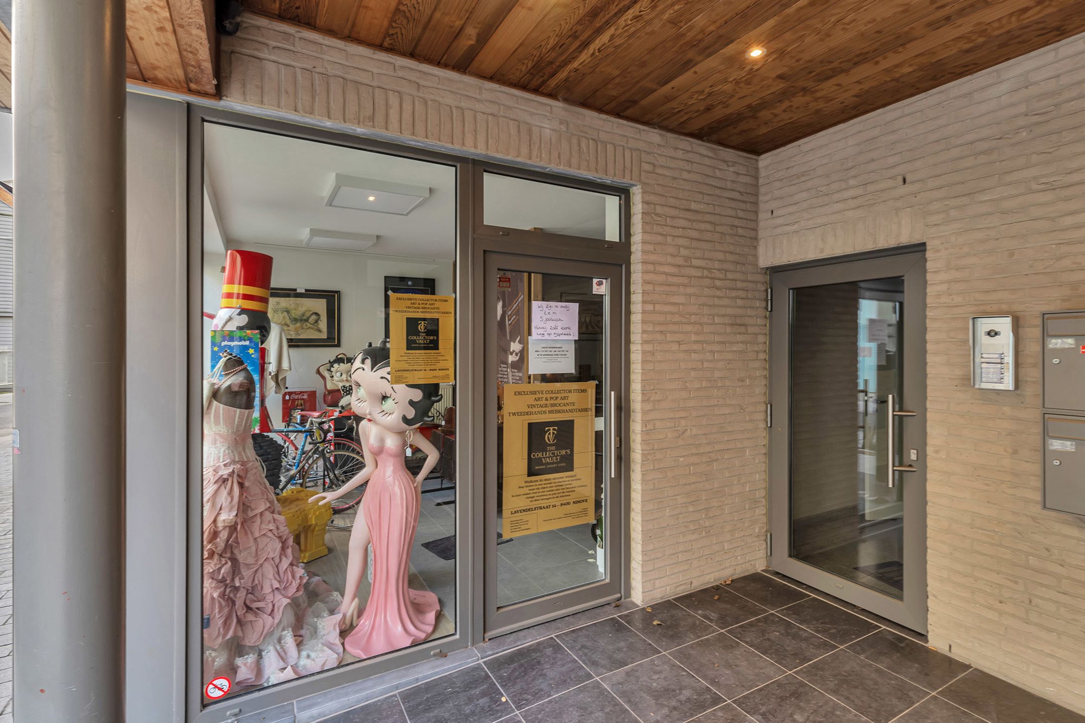 Commercieel gelijkvloers te centrum Ninove foto 2