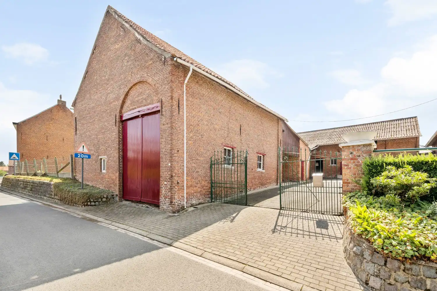 UNIEKE LANDELIJKE EIGENDOM MET WONING, STALLEN EN 15.380 M² GROND – EEN OASE VAN RUST EN RUIMTE IN PAJOTTEGEM foto 9