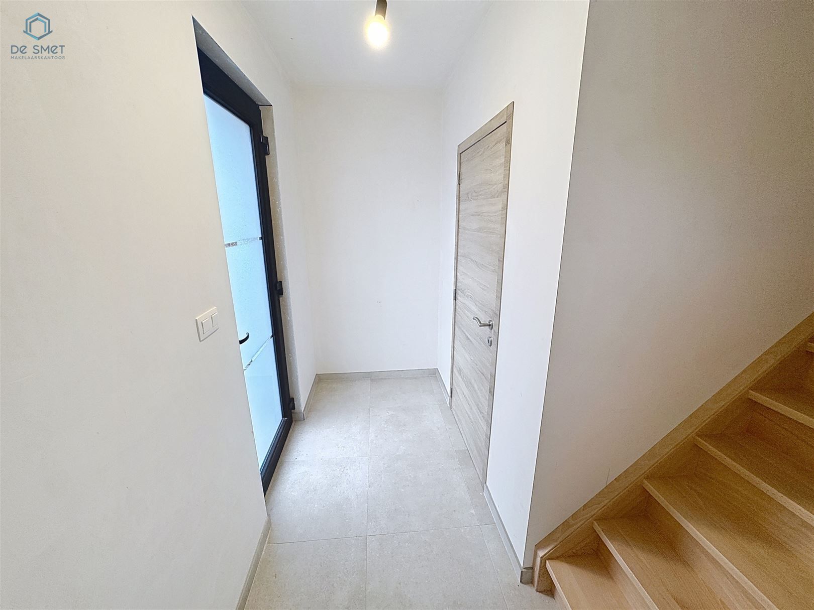 Rustig gelegen, energiezuinige nieuwbouwwoning met 4 slaapkamers en tuin foto 2