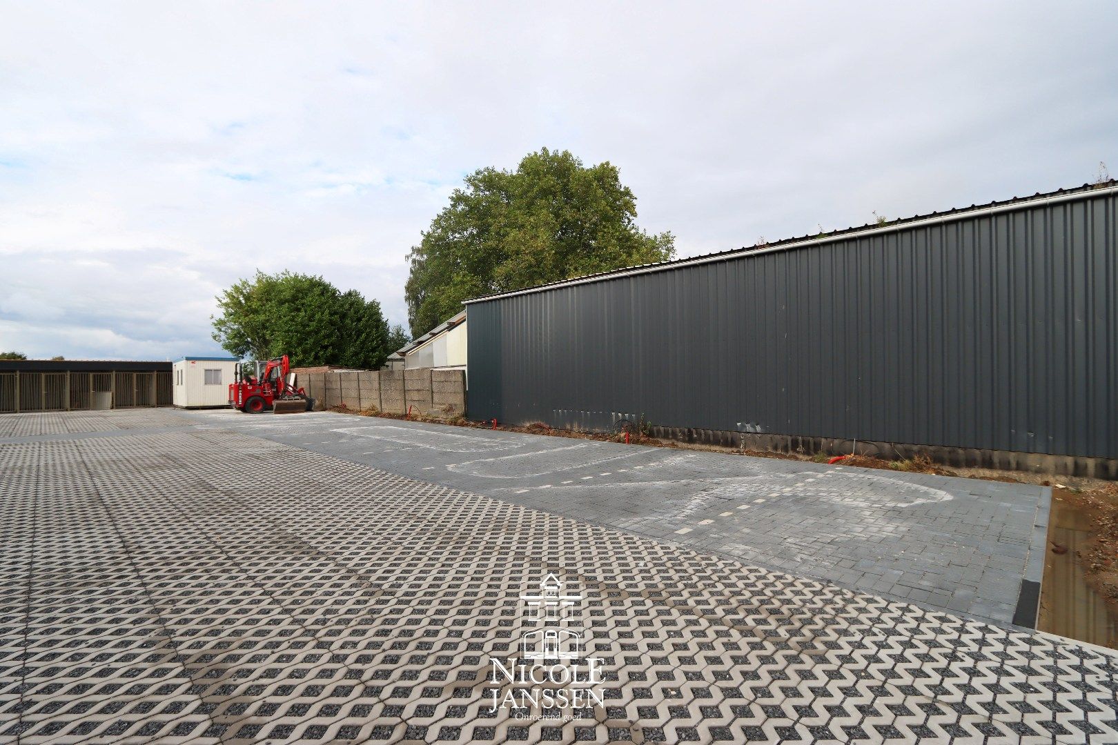 Gelijkvloers nieuwbouwappartement met tuintje en  twee autostandplaatsen foto 4