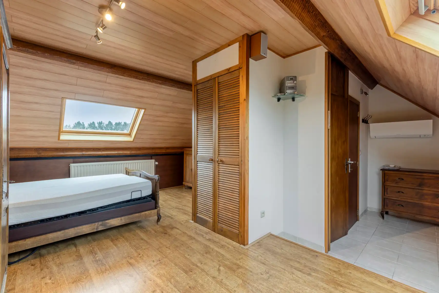 Eengezinswoning met 4 slaapkamers, 2 badkamers en tuin foto 20