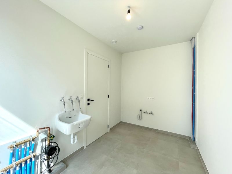 PRACHTIGE NIEUWBOUWWONING MET 3 SLAAPKAMERS TE HUUR foto 15