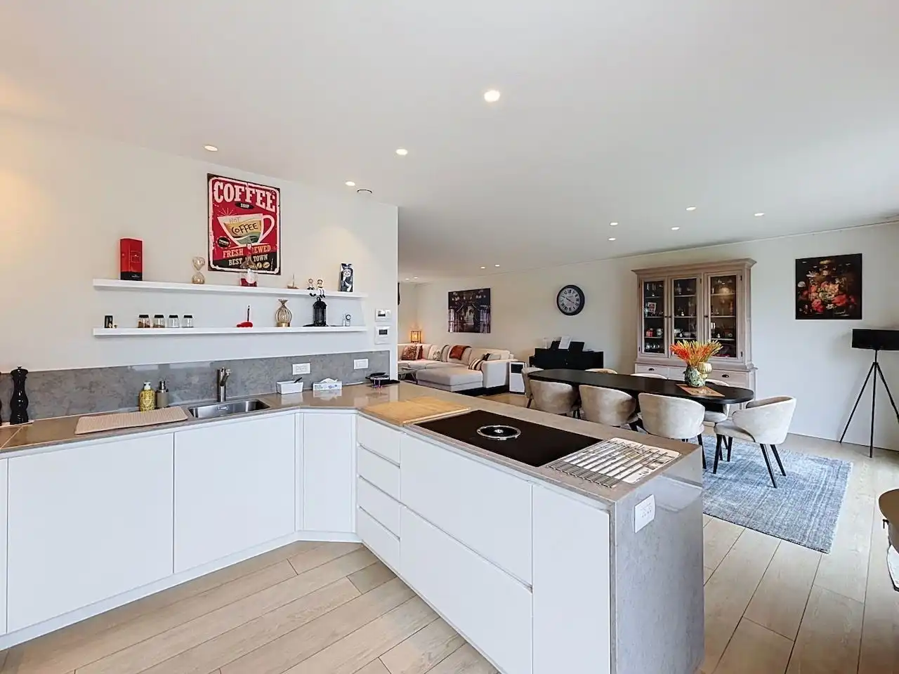 Ruime halfopen, quasi nieuwbouw woning op rustige ligging in het pittoreske Ramskapelle foto 13