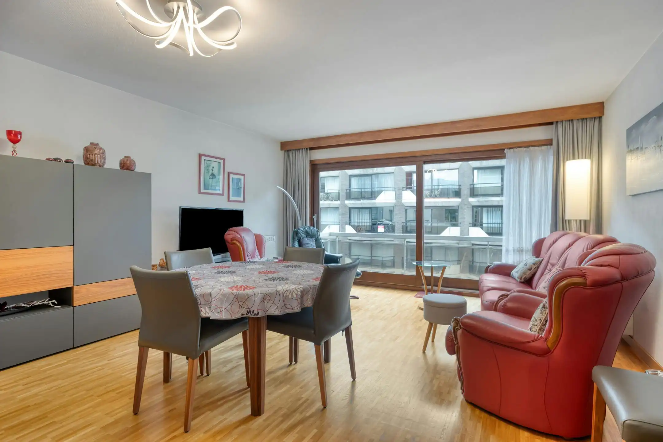 Appartement met 2 slaapkamers en parking vlakbij zee te Koksijde foto 3