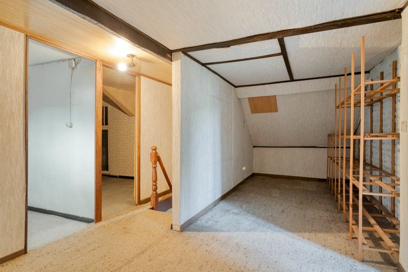 🏡 Uniek en authentiek pand vol karakter en mogelijkheden. Ruime woning, multifunctionele bijgebouwen en een charmante, omsloten tuin. foto 10