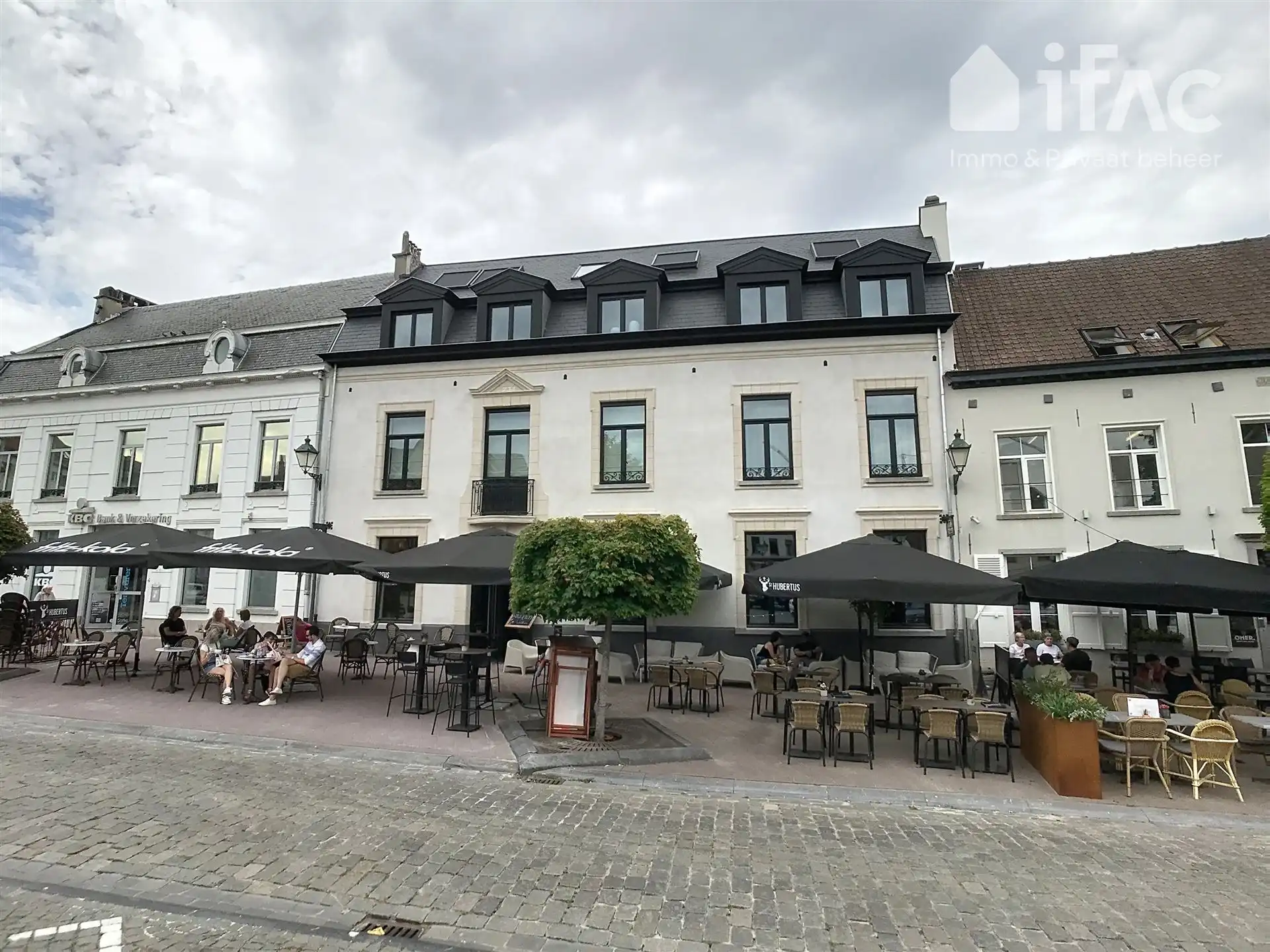 Binnenstaanplaats in kleinschalige parking foto 5