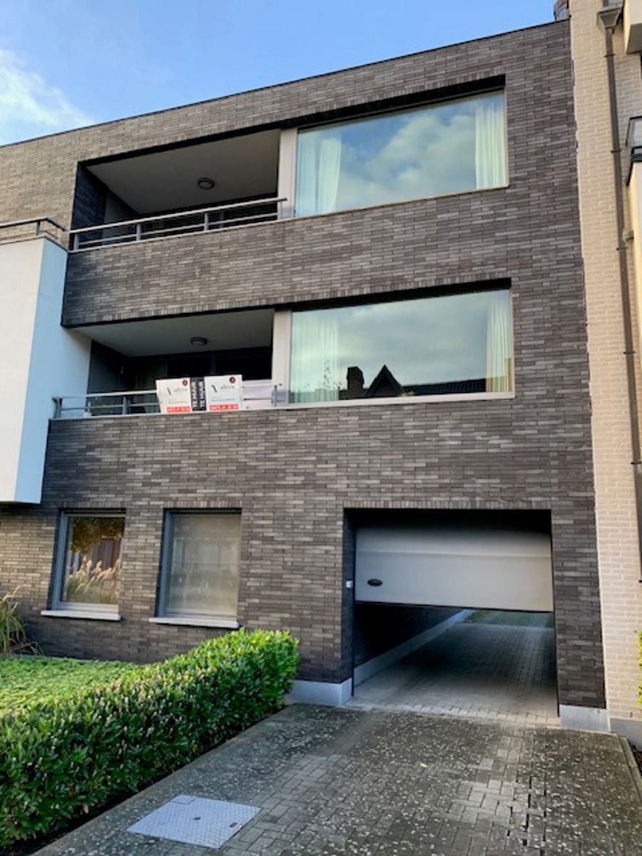 Instapklaar ruim en goed gelegen 2 slaapkamerappartement foto {{pictureIndex}}