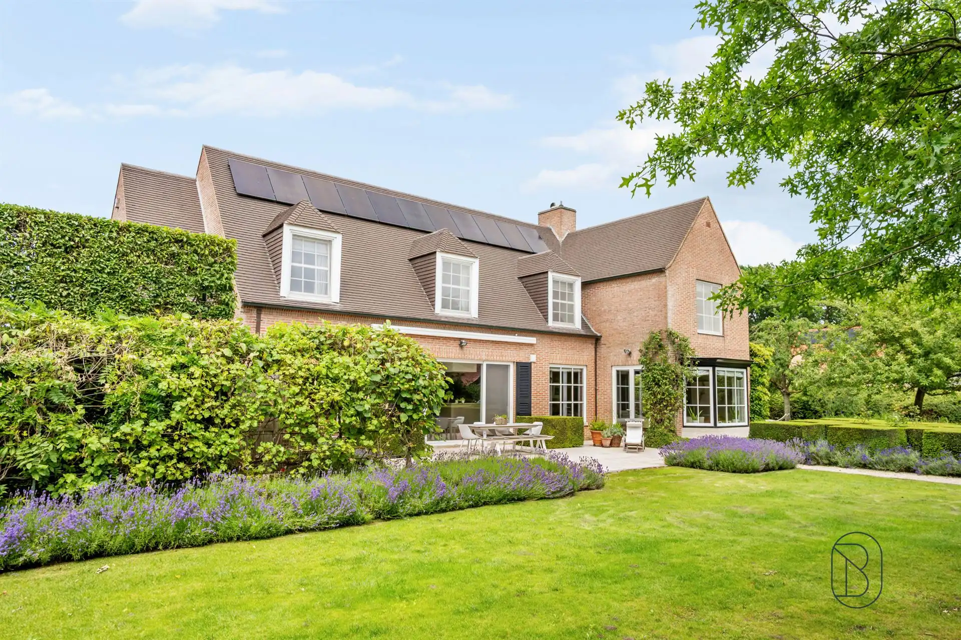 Exclusieve villa met praktijk/kantoor en prachtige tuin foto 2