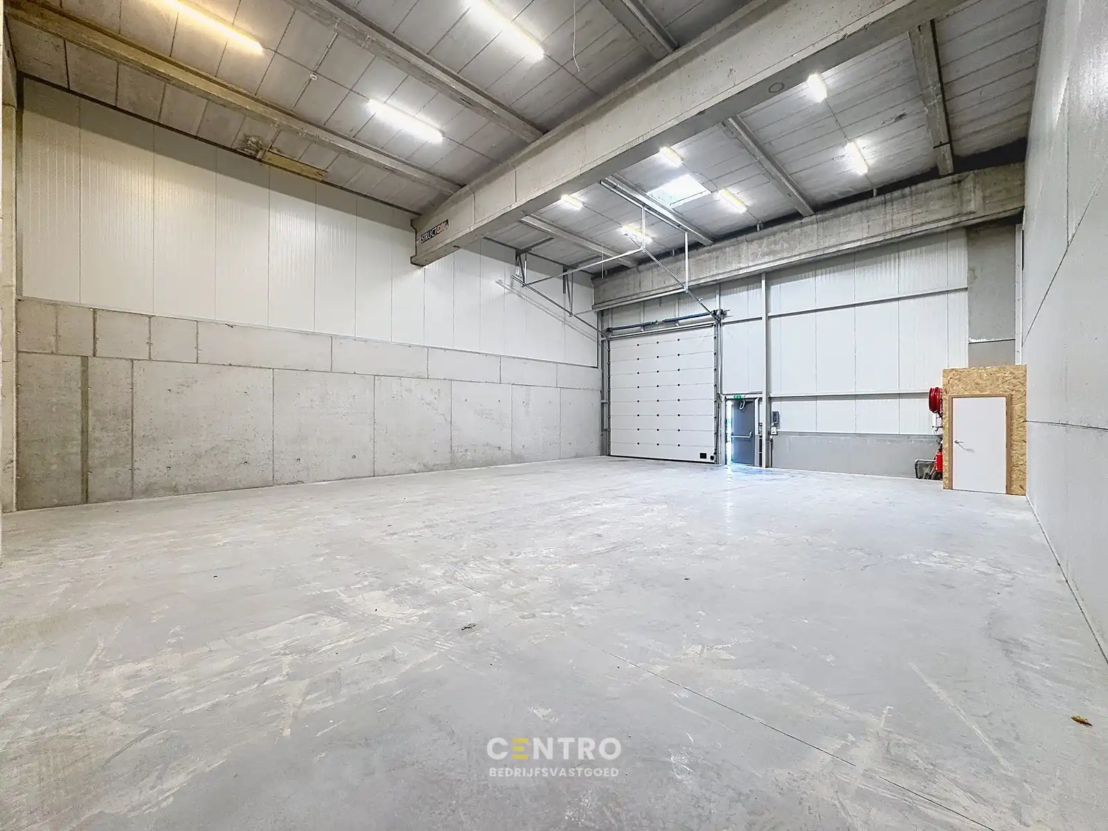 NB KMO-UNIT (202.46m²) te koop met 2 private parkeerplaatsen voor de deur, elektrische sectionaalpoort en sanitair blok op industriezone "Herdersbrug" te 8000 Brugge foto 3