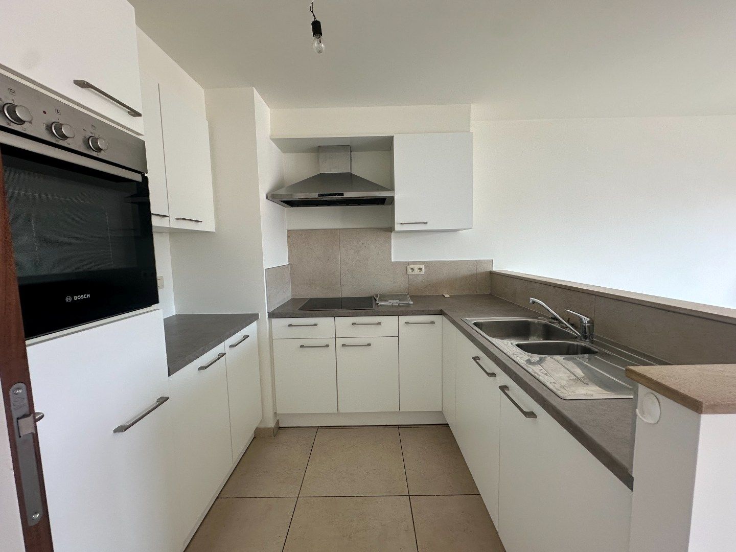 Ruim duplexappartement vlak bij het centrum van Roeselare foto 3