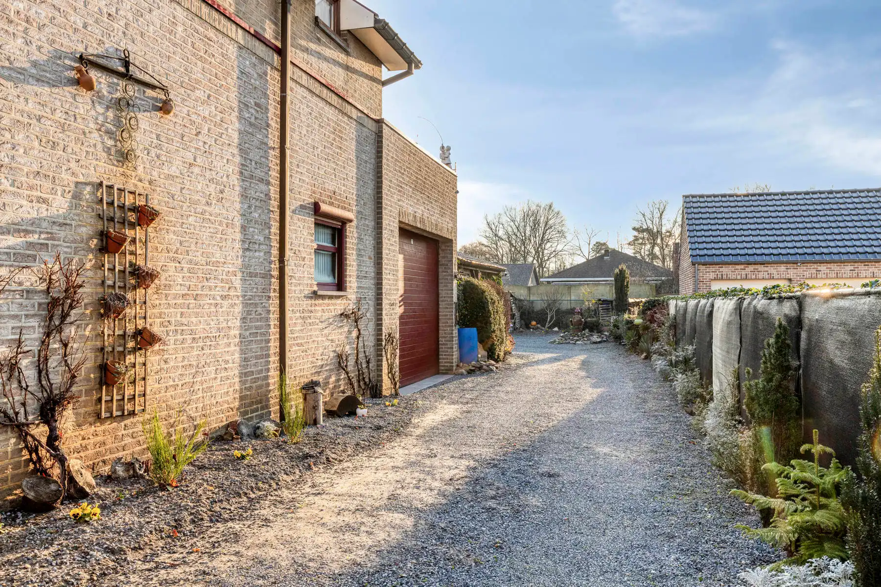 Prachtig alleenstaand 2-slaapkamer appartement met carport. foto 6
