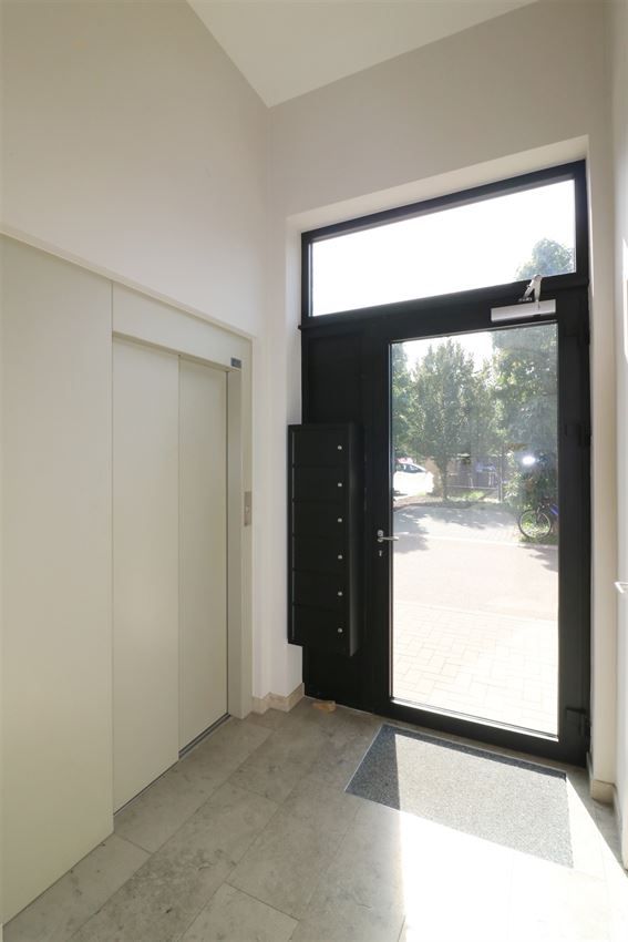 Zonnig appartement met ruim terras, twee slaapkamers in centrum foto 28