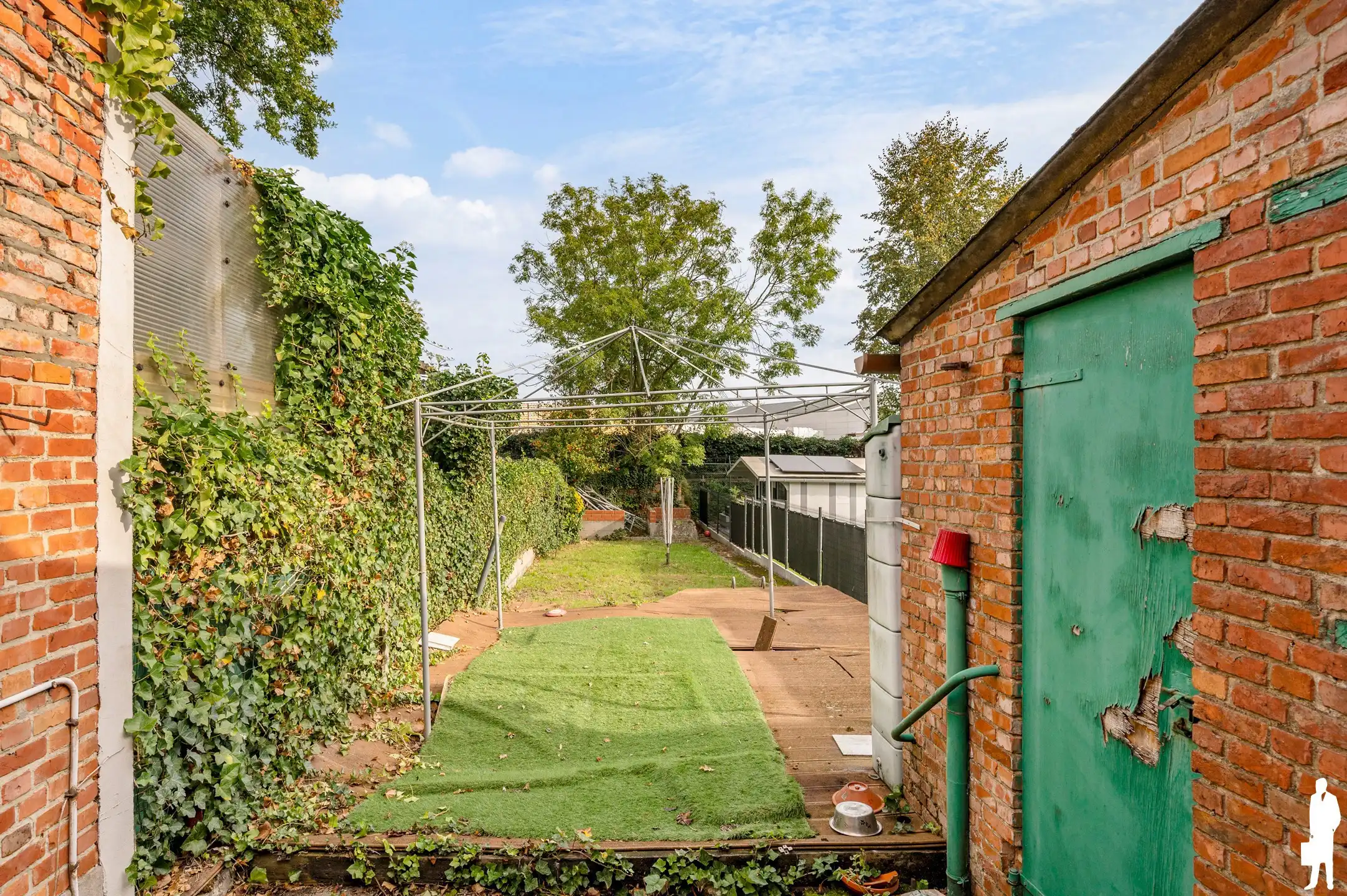 Ruime te renoveren woning, 3 SLK, inpandige garage foto 18