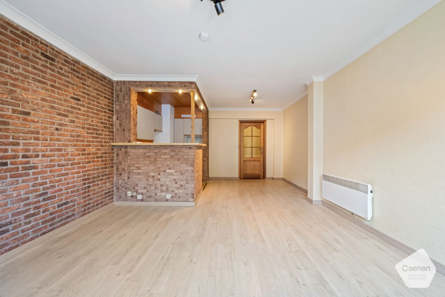 Hoofdfoto van de publicatie: Te renoveren twee slaapkamer appartement vlakbij het strand