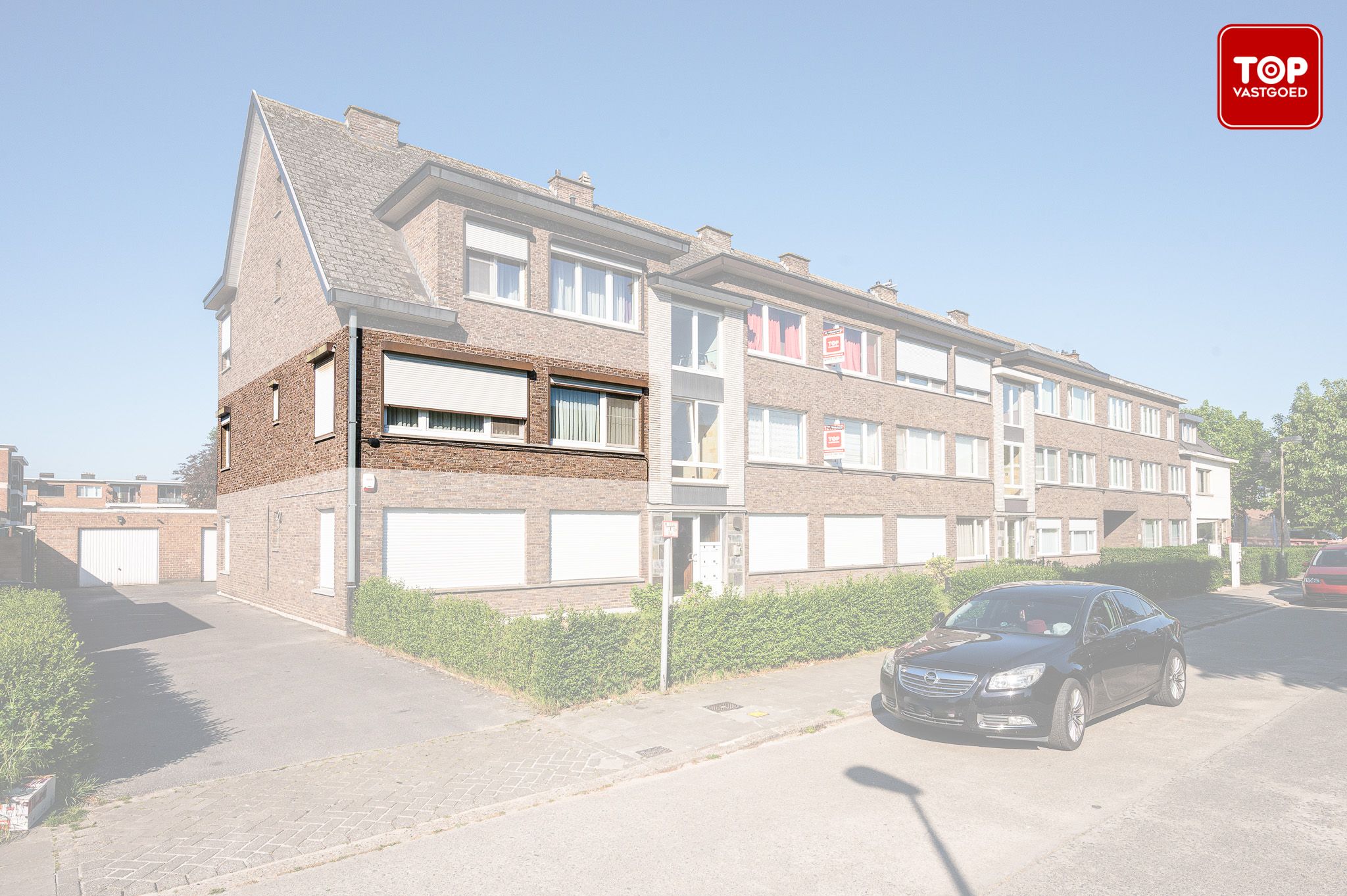 Instapklaar 2-slaapkamer appartement met terras en garage. foto 2