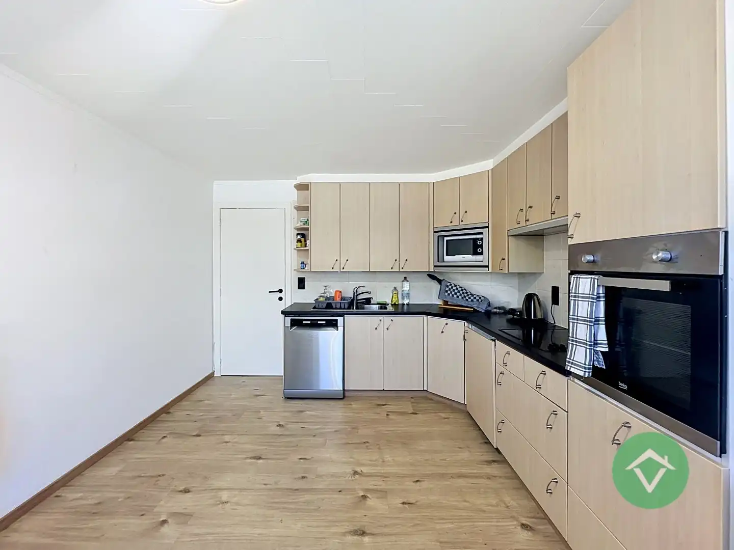 Ruim duplex-appartement met 2 slaapkamers en terrassen in hartje Torhout foto 5