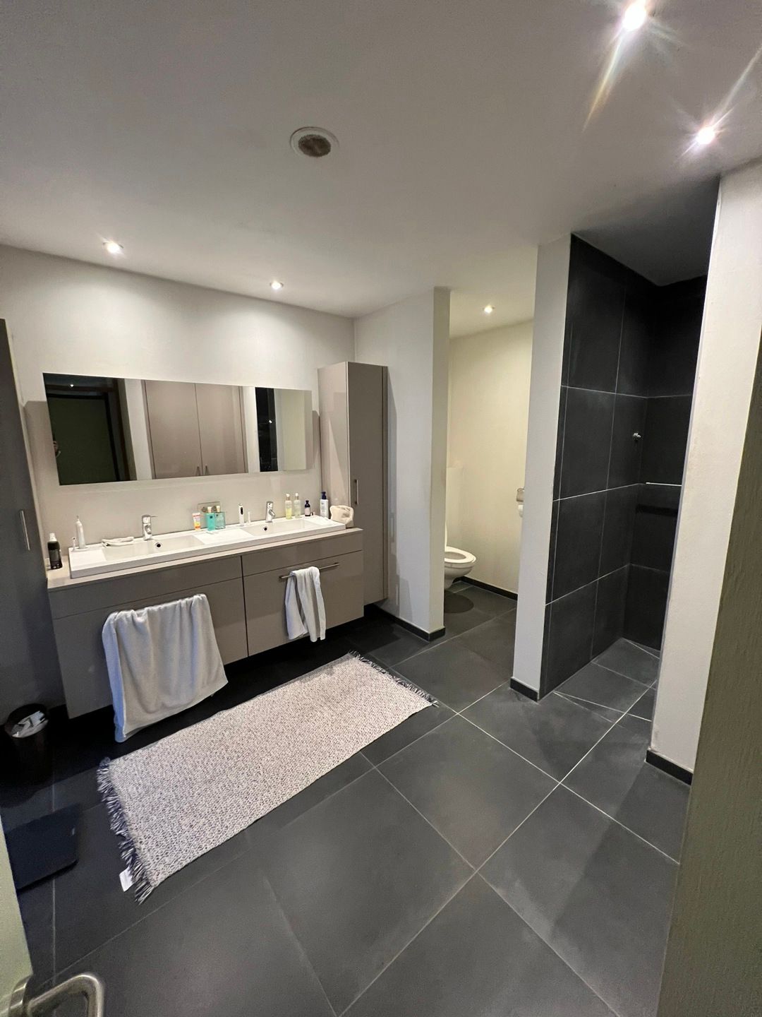 Woning in goede staat met garage op topligging foto 7