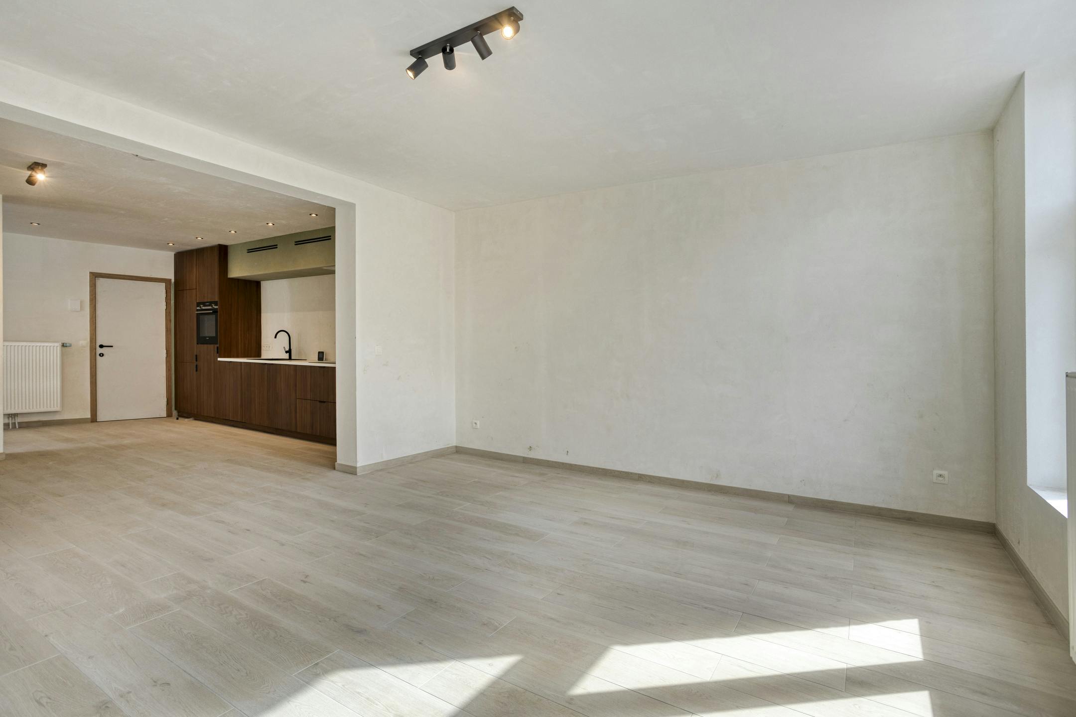 Gerenoveerd 1-slaapkamerappartement in centrum Veurne. foto 7