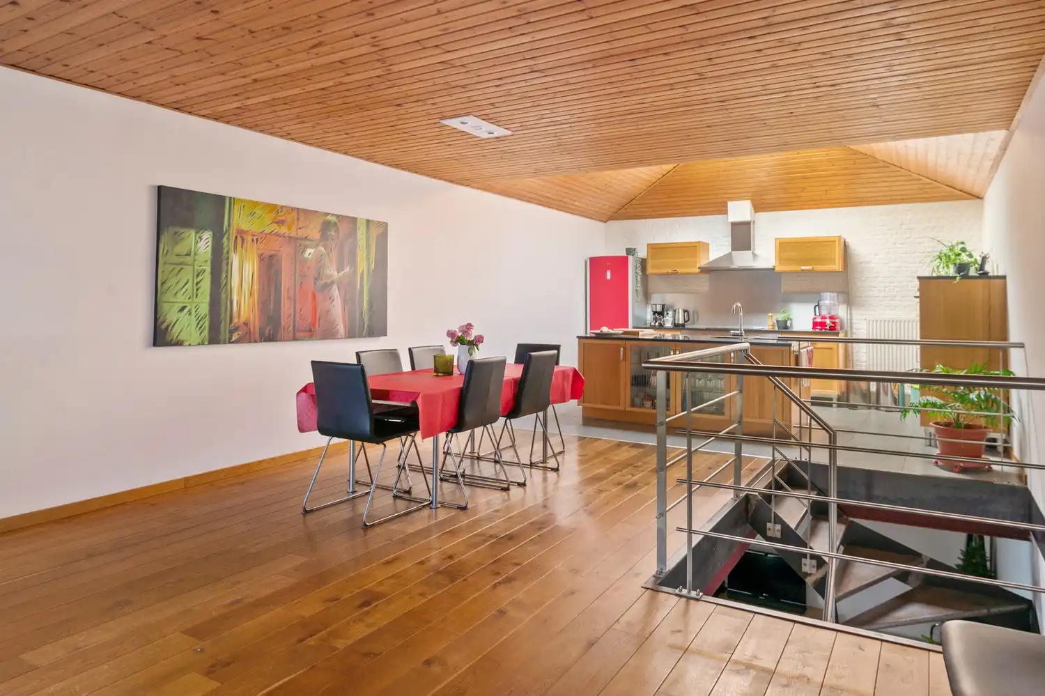 Ruime stadswoning met 4-5 slaapkamers, garage, sauna en buitenruimte! foto 10