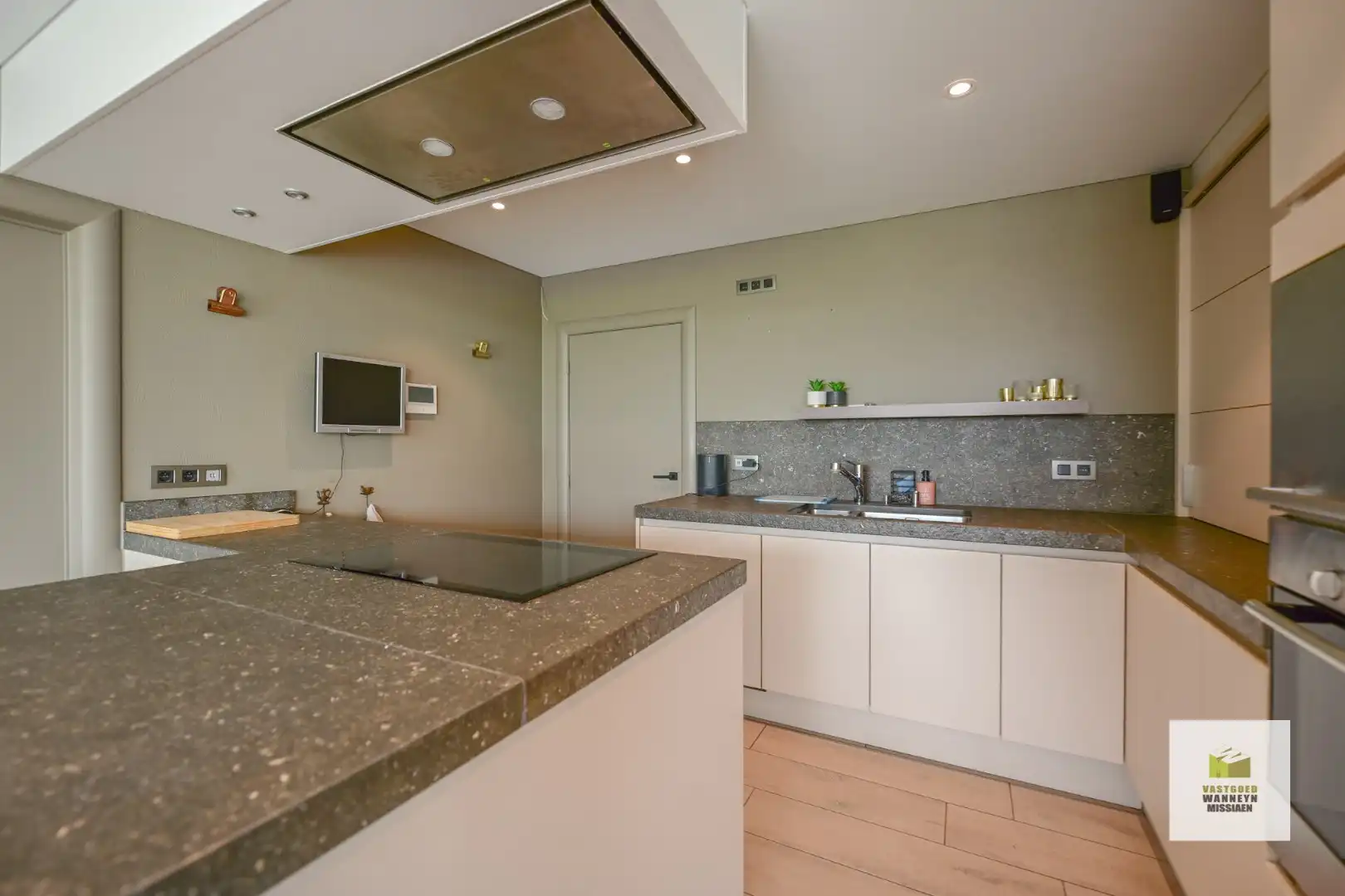 Ruime open bebouwing met 4 slaapkamers en landelijk vergezicht foto 9