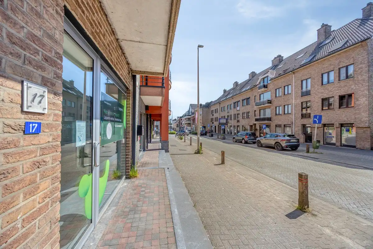 Gunstig gelegen handelspand in centrum Bilzen. foto 19
