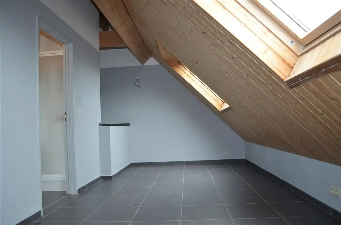 Ruim goed onderhouden appartement met twee slpk's, kelder en autostaanplaats van bouwjaar 2006. foto 16