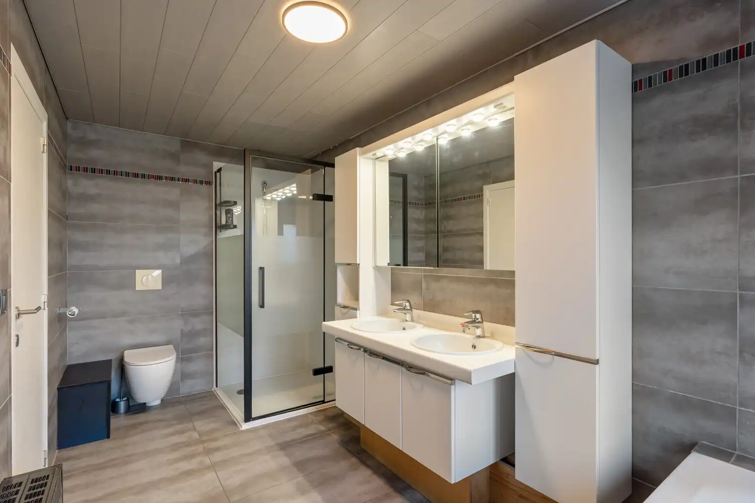 Commercieel pand met ruime handelsruimte, loods én drie-slaapkamer appartement van 160 m² in Wezemaal ! foto 27