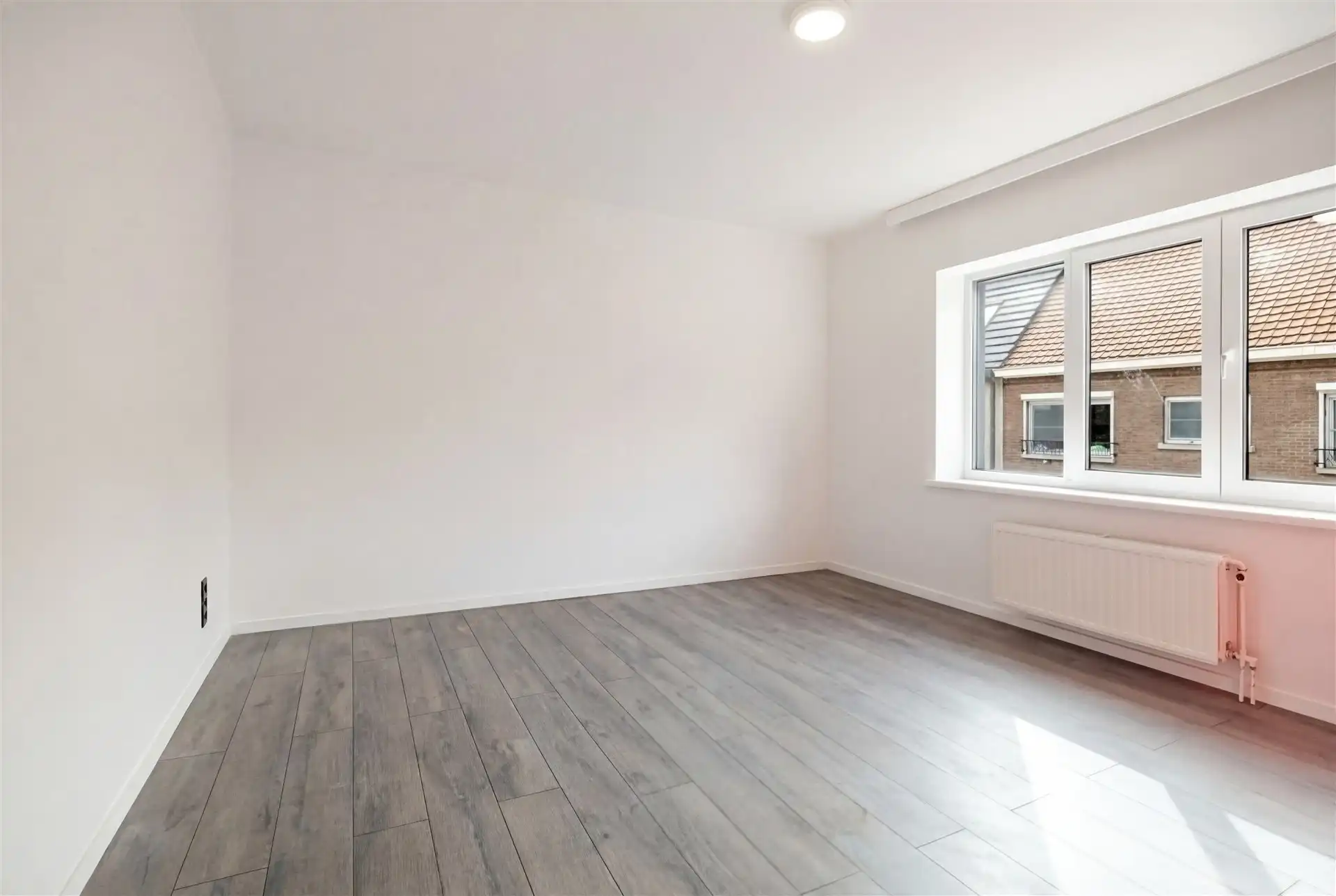 Instapklare woning met 4 slks, garage en aanpalende bouwgrond foto 13