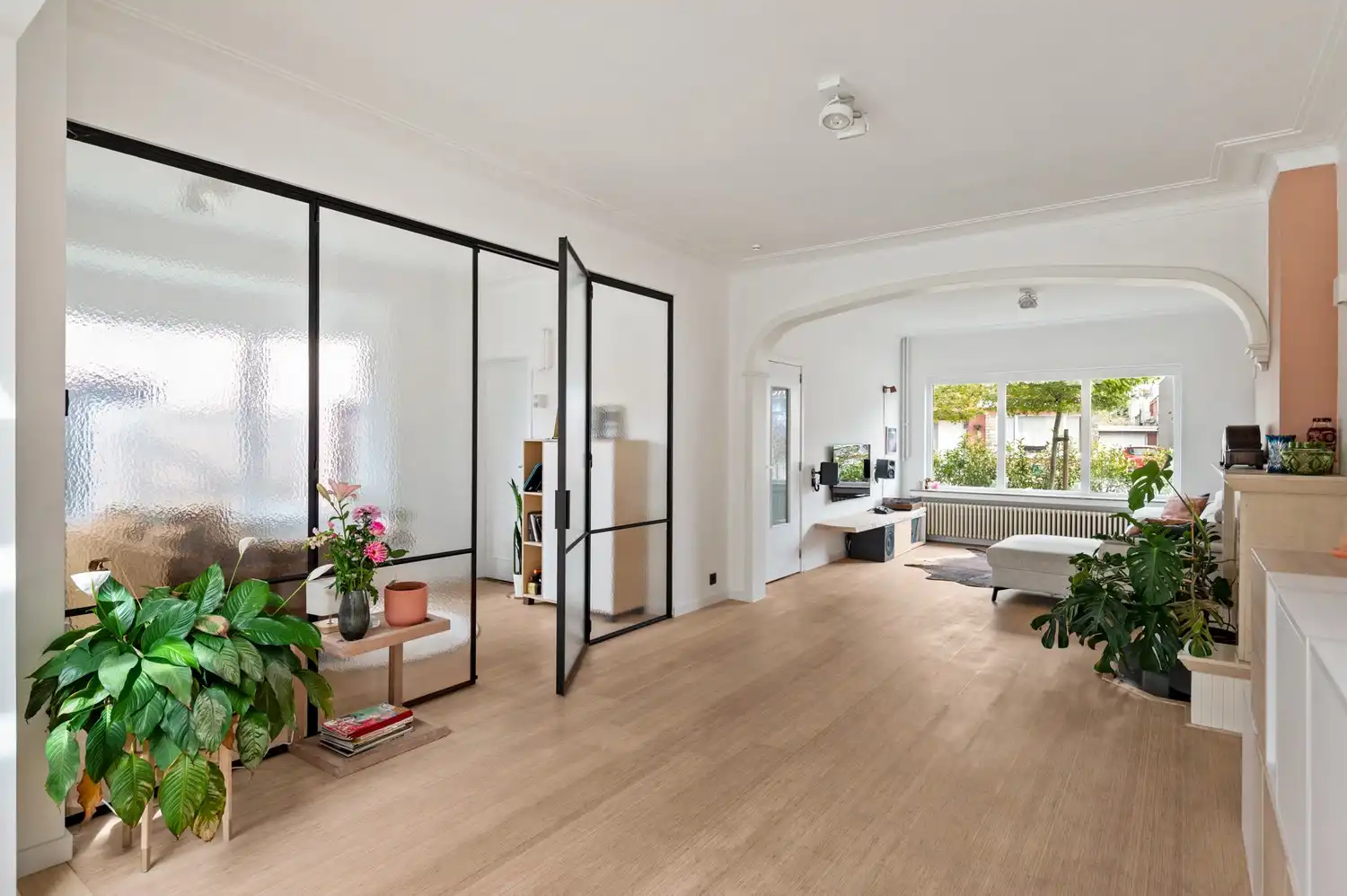 Instapklare woning met magazijn, 4 slaapkamers en 2 badkamers te Ranst! foto 11