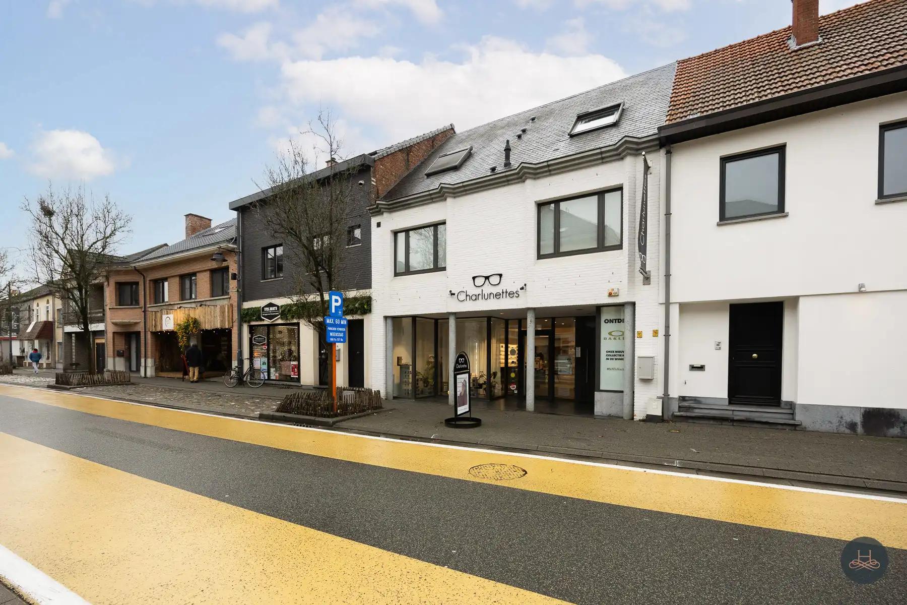 Zeer ruim triplex appartement in centrum Haacht foto {{pictureIndex}}